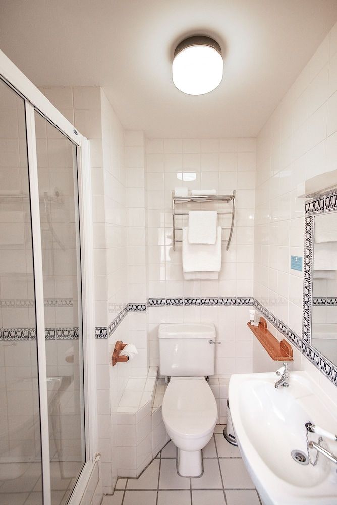 Trivelles Waterhall Country Hotel - Gatwick Double Room 33