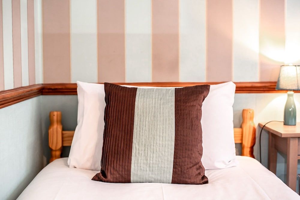 Trivelles Waterhall Country Hotel - Gatwick Single Room 5