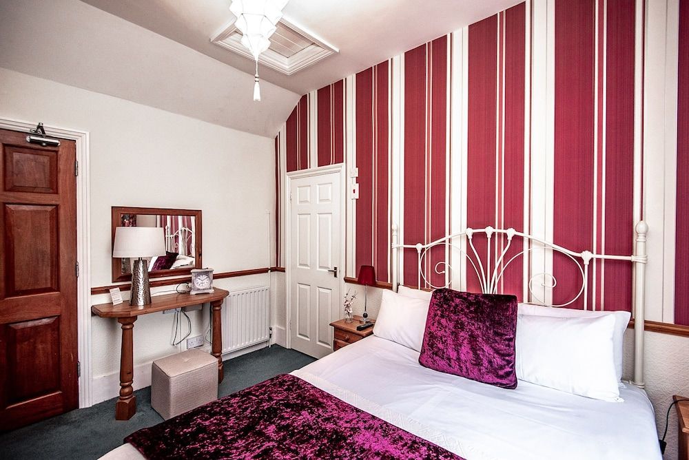 Trivelles Waterhall Country Hotel - Gatwick Double Room 22