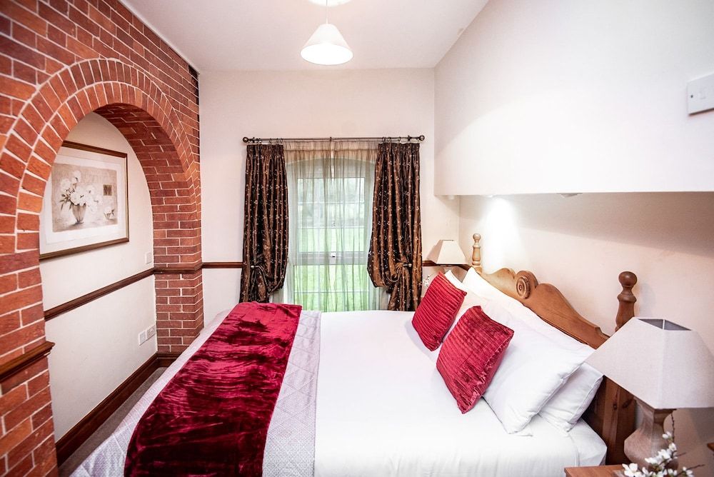 Trivelles Waterhall Country Hotel - Gatwick Double Room 6