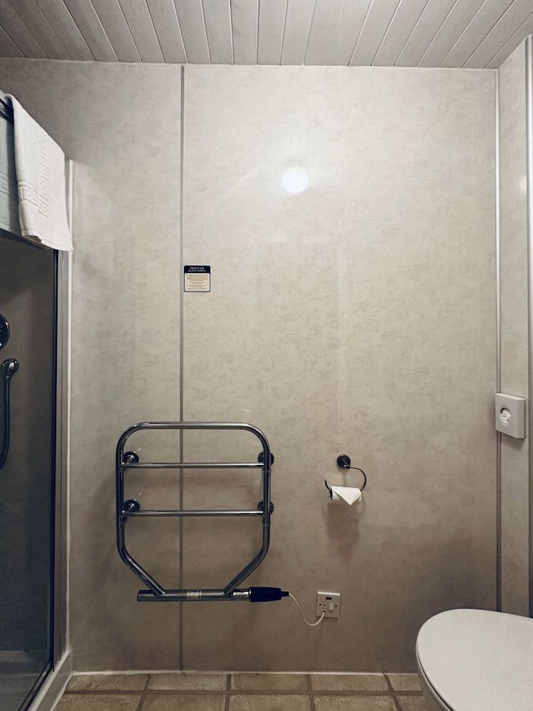Double Room, Ensuite, Lake View (Room 8, 1st Floor)