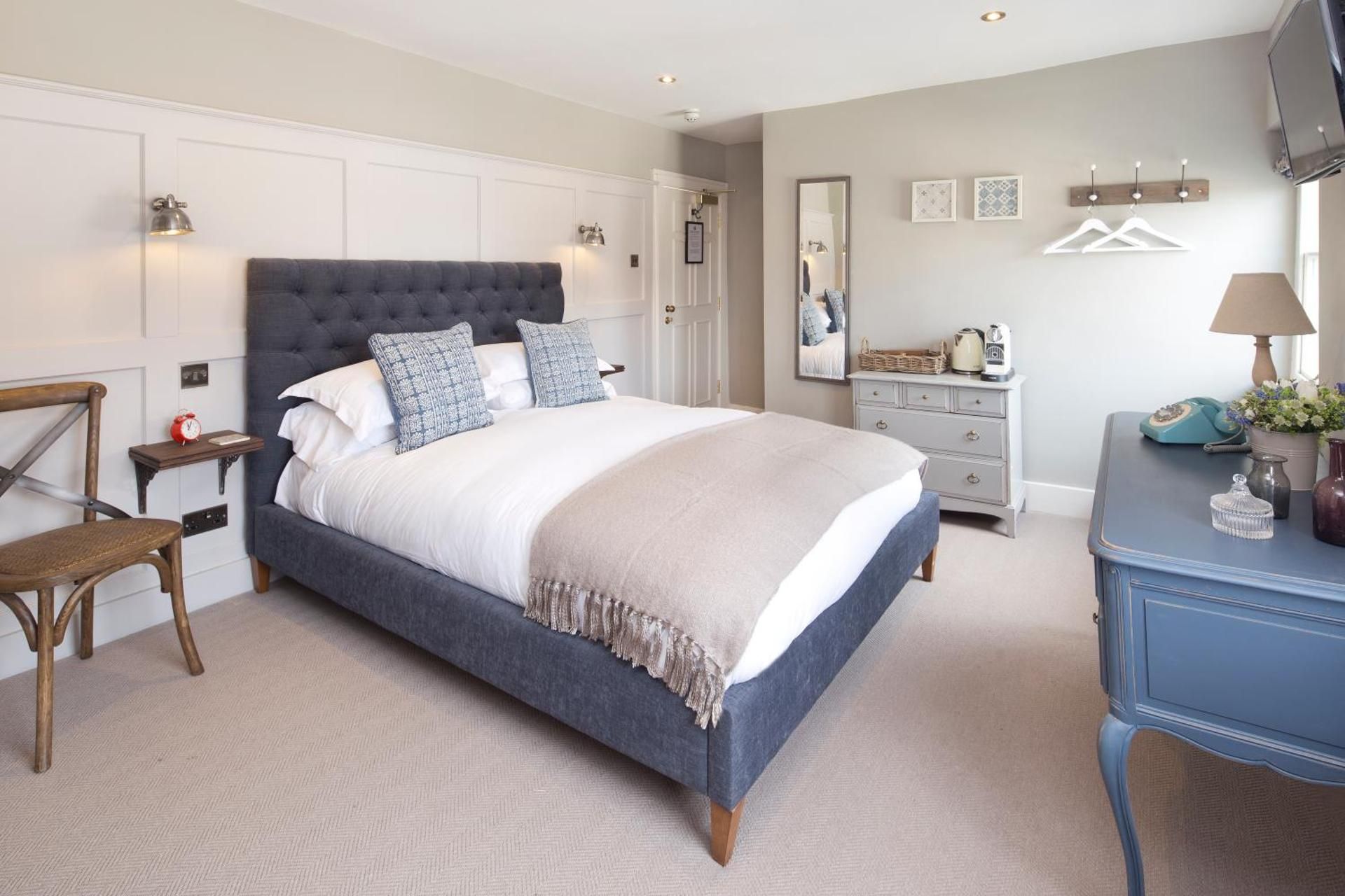 The George Townhouse Deluxe Double Room 2