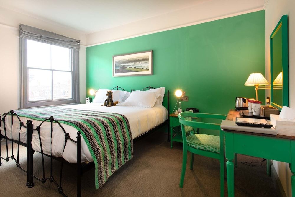 Crown Hotel Comfy Quadruple Room