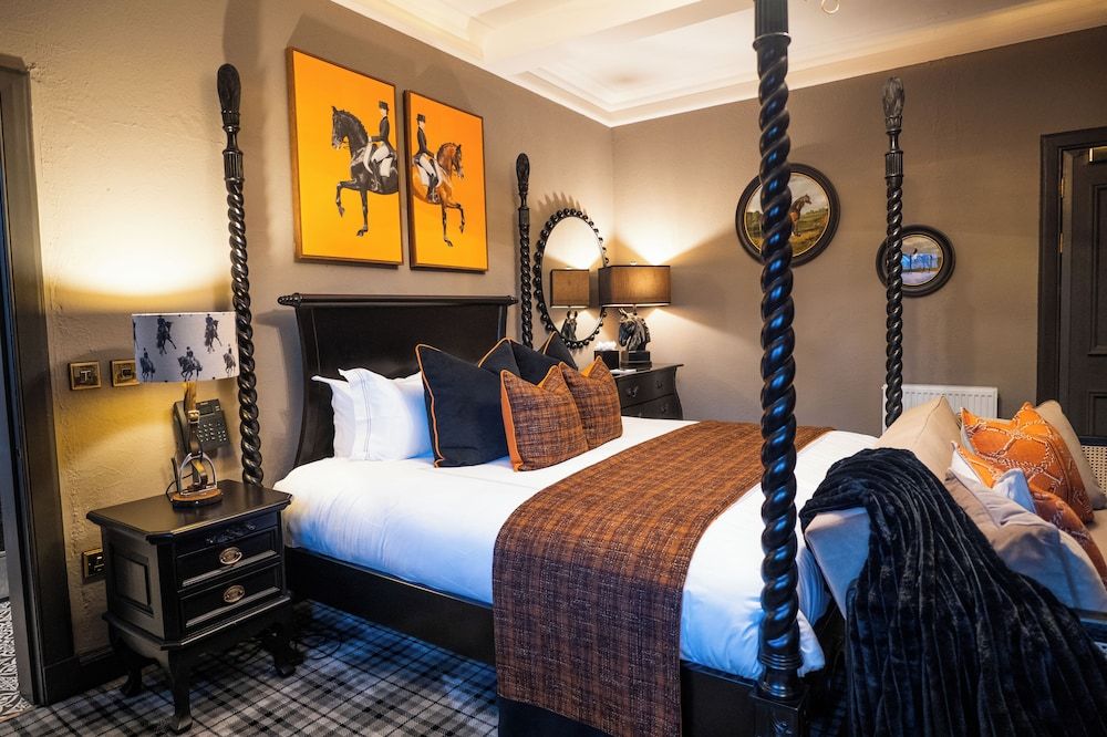 Abbotsford Hotel Equestrian Room 3