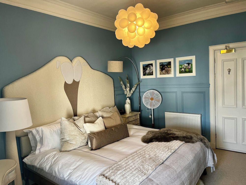 Abbotsford Hotel Wee Lamb Room 2