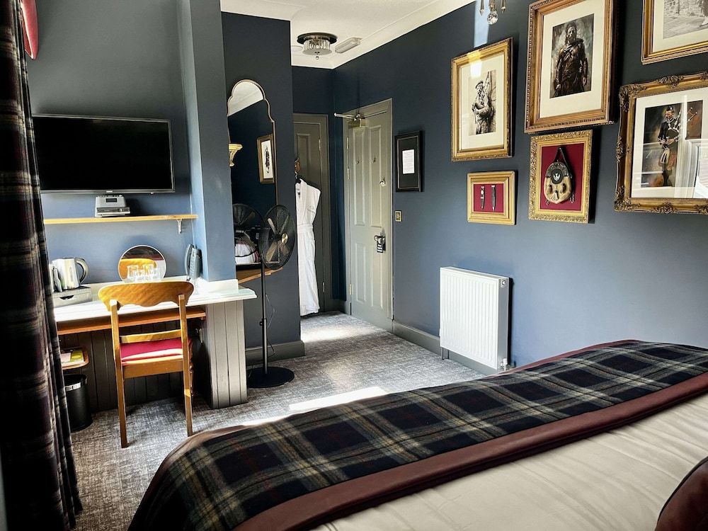Abbotsford Hotel Bagpiper Room