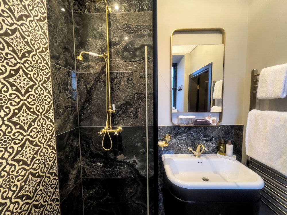 Abbotsford Hotel Equestrian Room 5