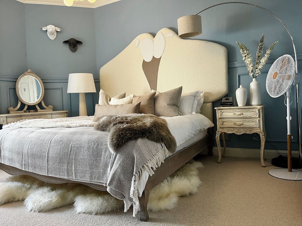 Abbotsford Hotel Wee Lamb Room