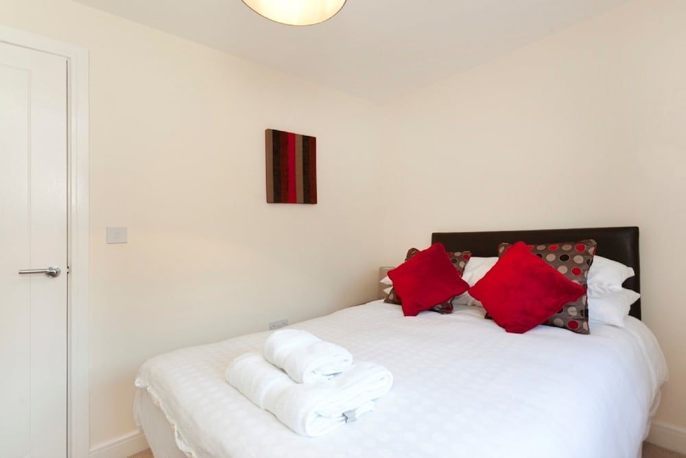 The Coach House Apartment, 2 Bedrooms 4