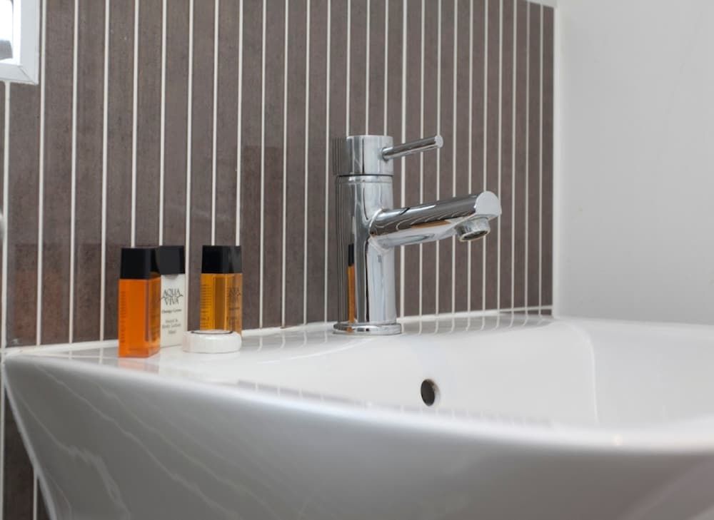 The Coach House Apartment, 2 Bedrooms 8