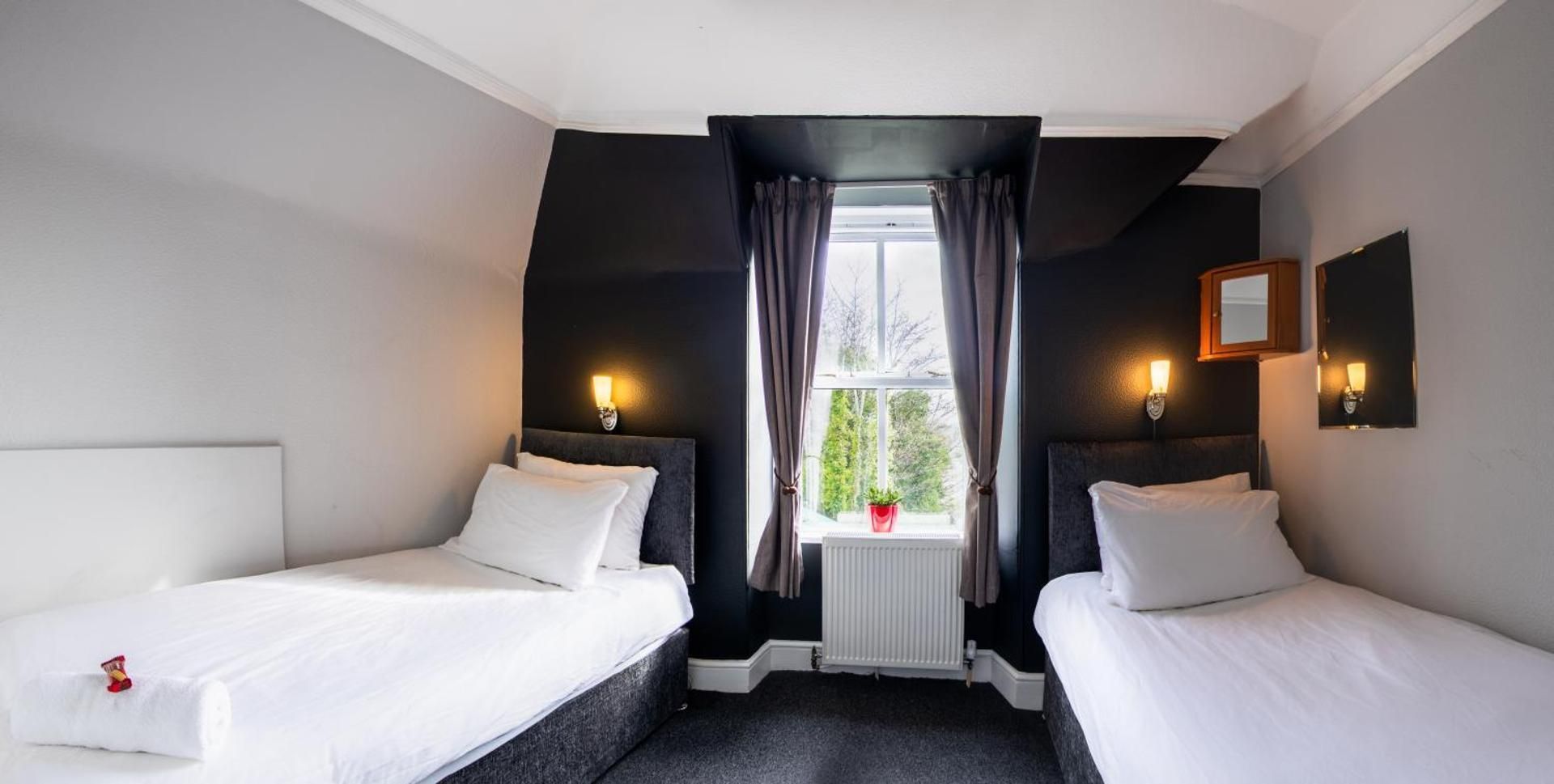 Standard Twin Room with Shared Bathroom