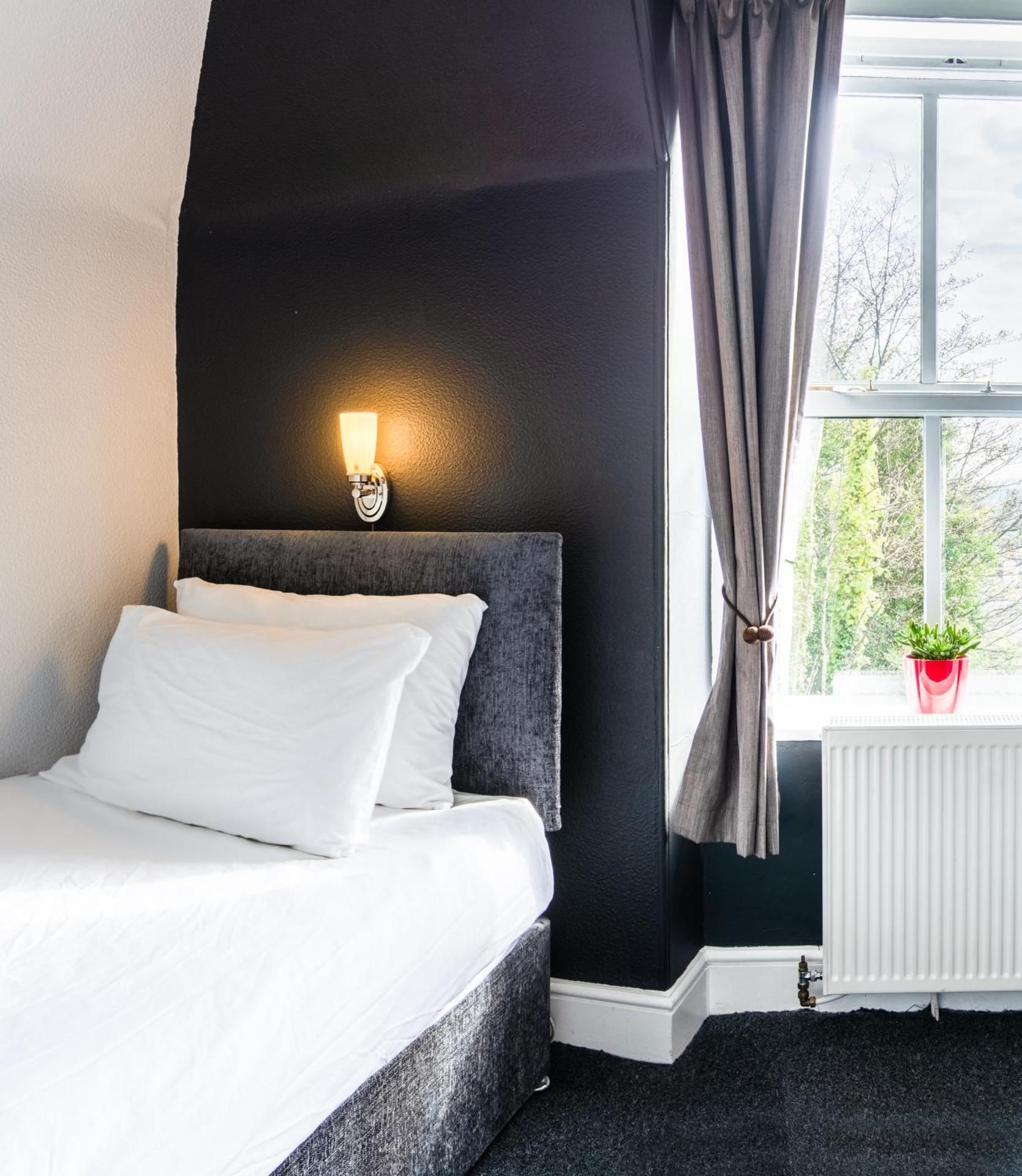 Standard Twin Room with Shared Bathroom