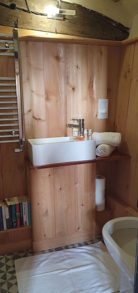 Double Room (Room 4, 1st Floor)