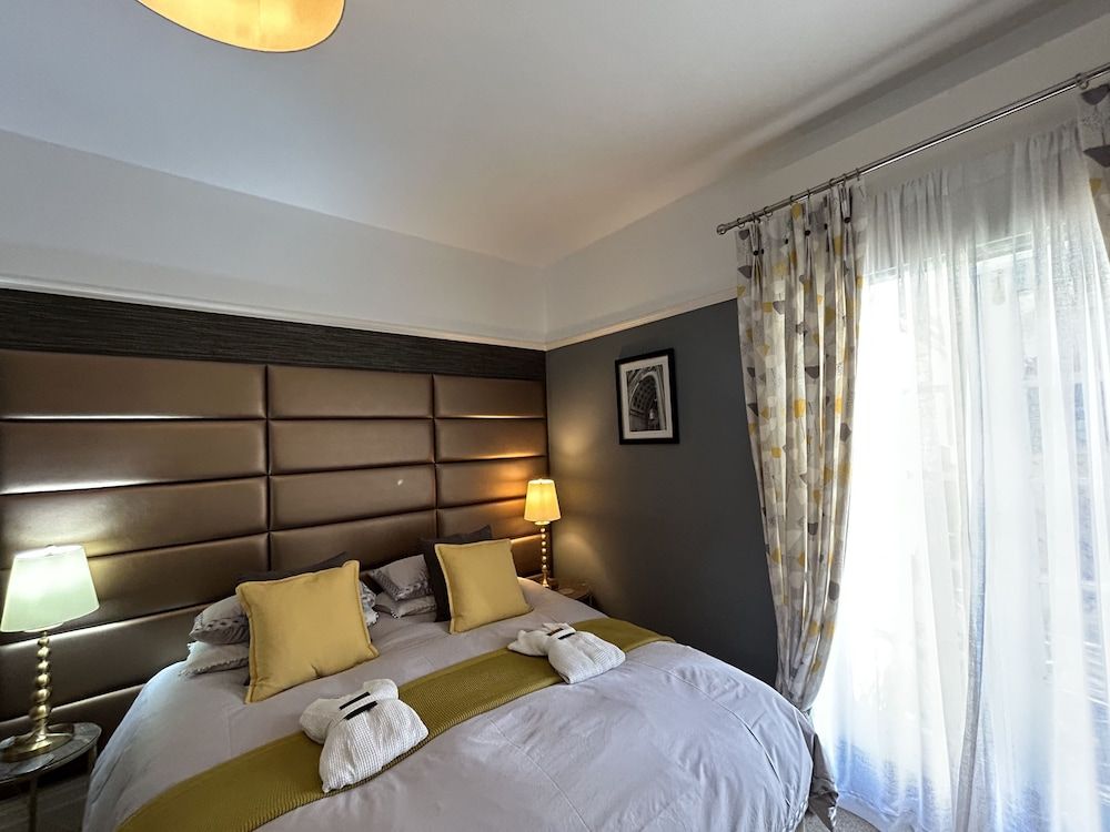 Worth House Superior Double or Twin Room, Bathtub 5