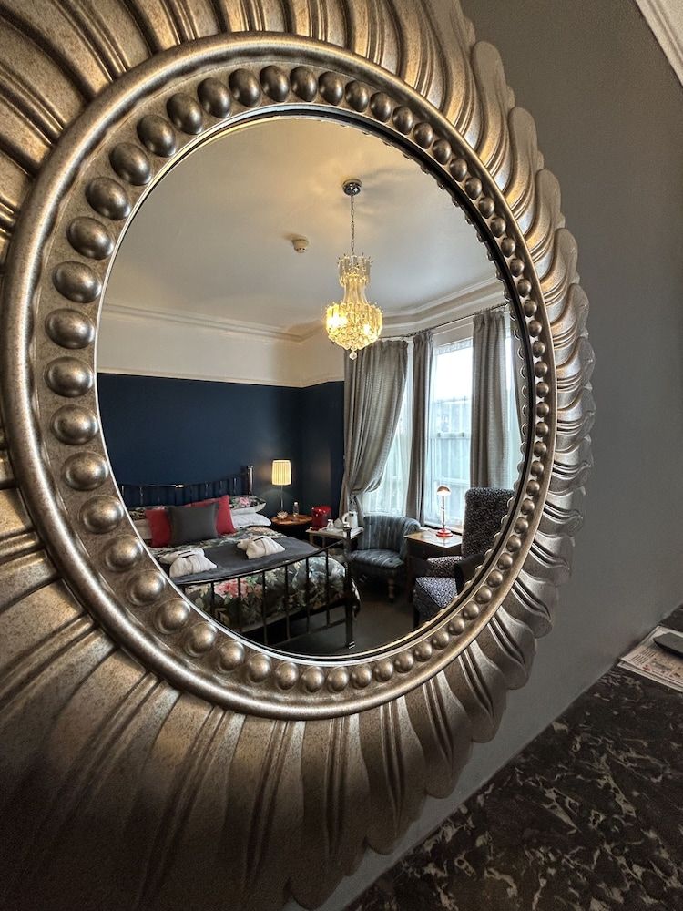 Worth House Room, 1 King Bed 21