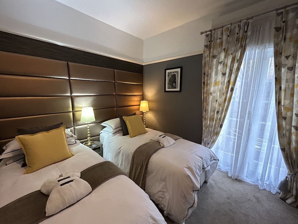 Worth House Superior Double or Twin Room, Bathtub 6