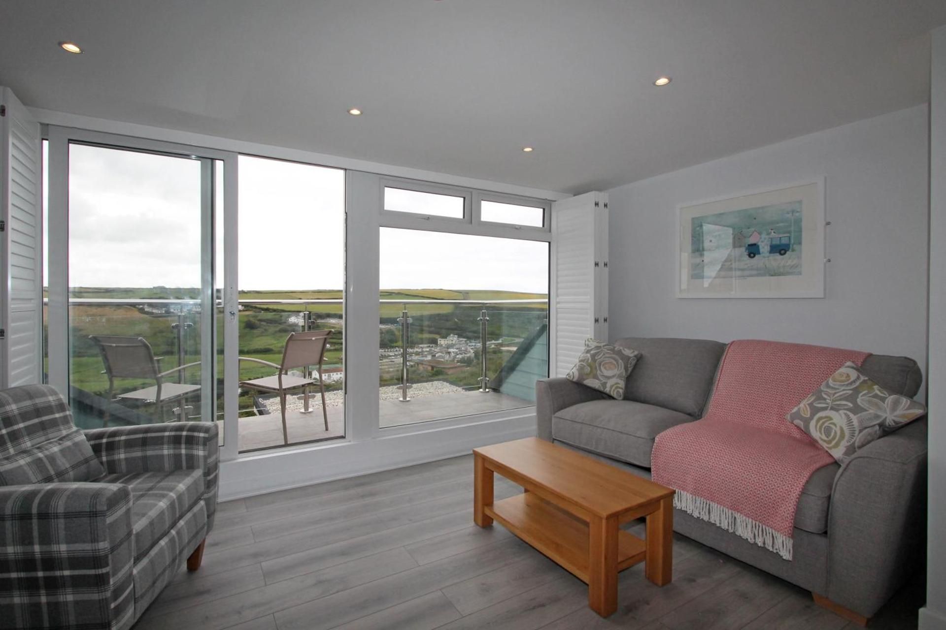One-Bedroom Apartment with Sea View  - No Dogs