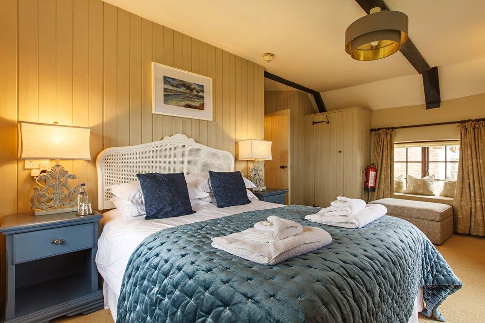 Cley Windmill Deluxe Double Room, Ensuite, River View (River Room) 2