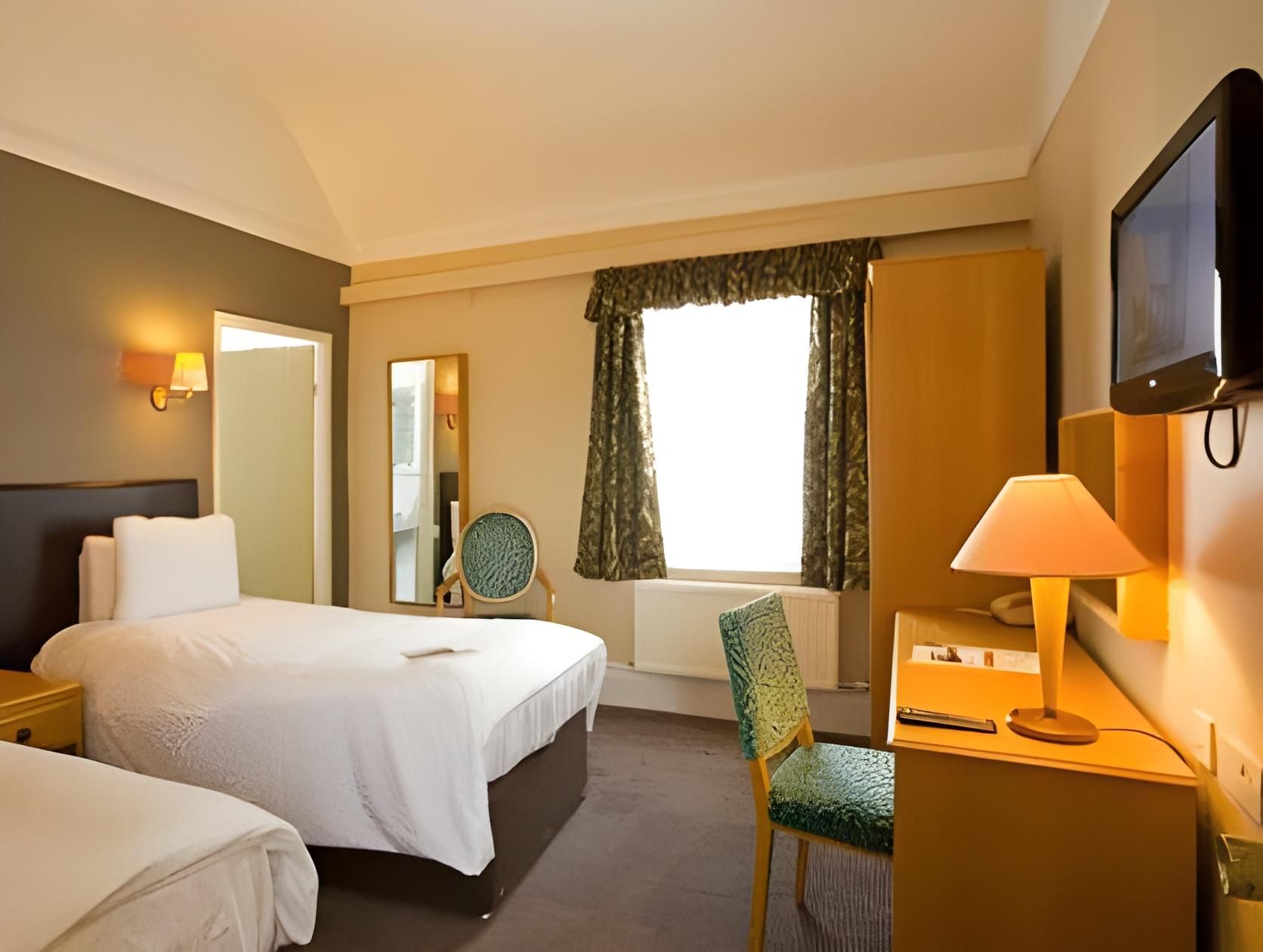 Bell Hotel by Greene King Inns Twin Room 4