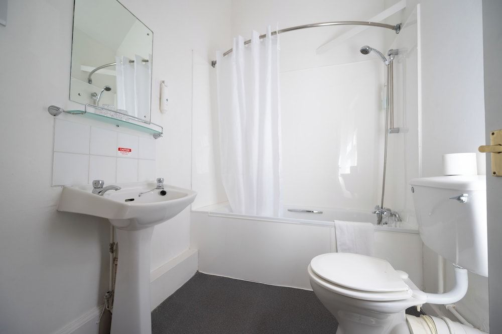 Bell Hotel by Greene King Inns Twin Room 5