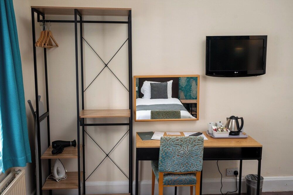 Bell Hotel by Greene King Inns Twin Room 6