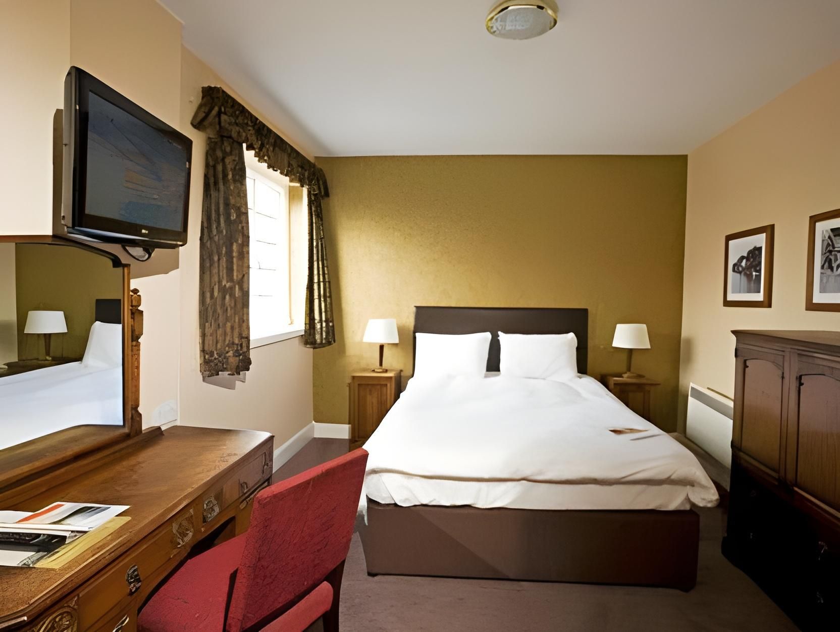 Bell Hotel by Greene King Inns Double Room 3