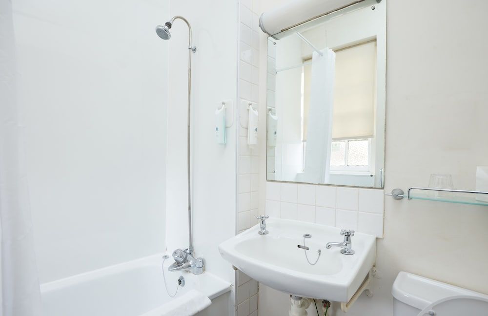 George Hotel Huntingdon by Greene King Inns Family Room Sleeps 4 3