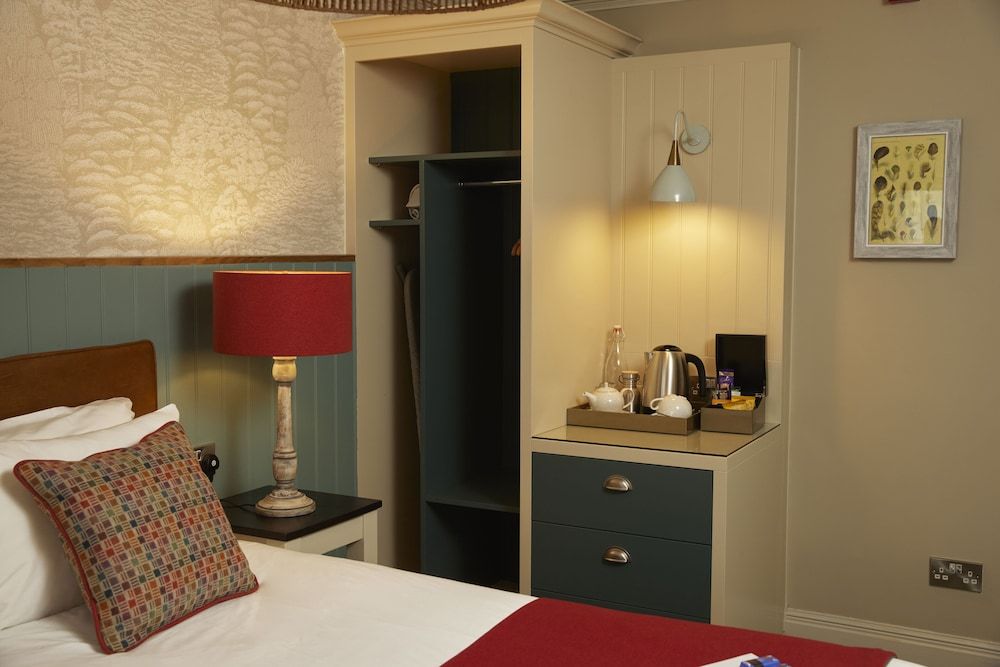 Feathers Hotel by Chef and Brewer Collection Twin Room 8