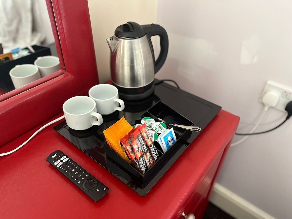 OYO Go2 Gloucester Hotel Standard Double Room, 1 Double Bed 9