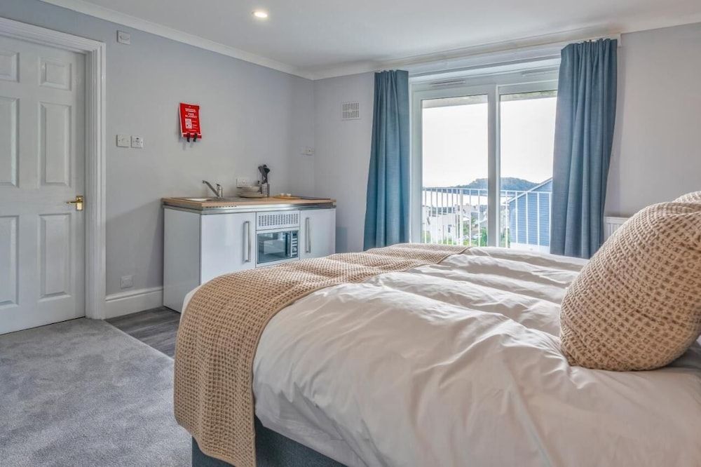 Fieldhead Hotel Deluxe Double Room, Balcony, Sea View 8