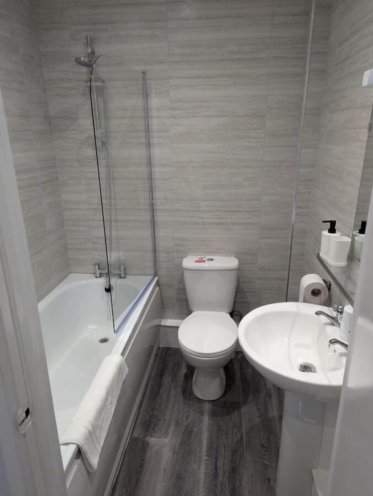 Fieldhead Hotel Deluxe Double Room 3