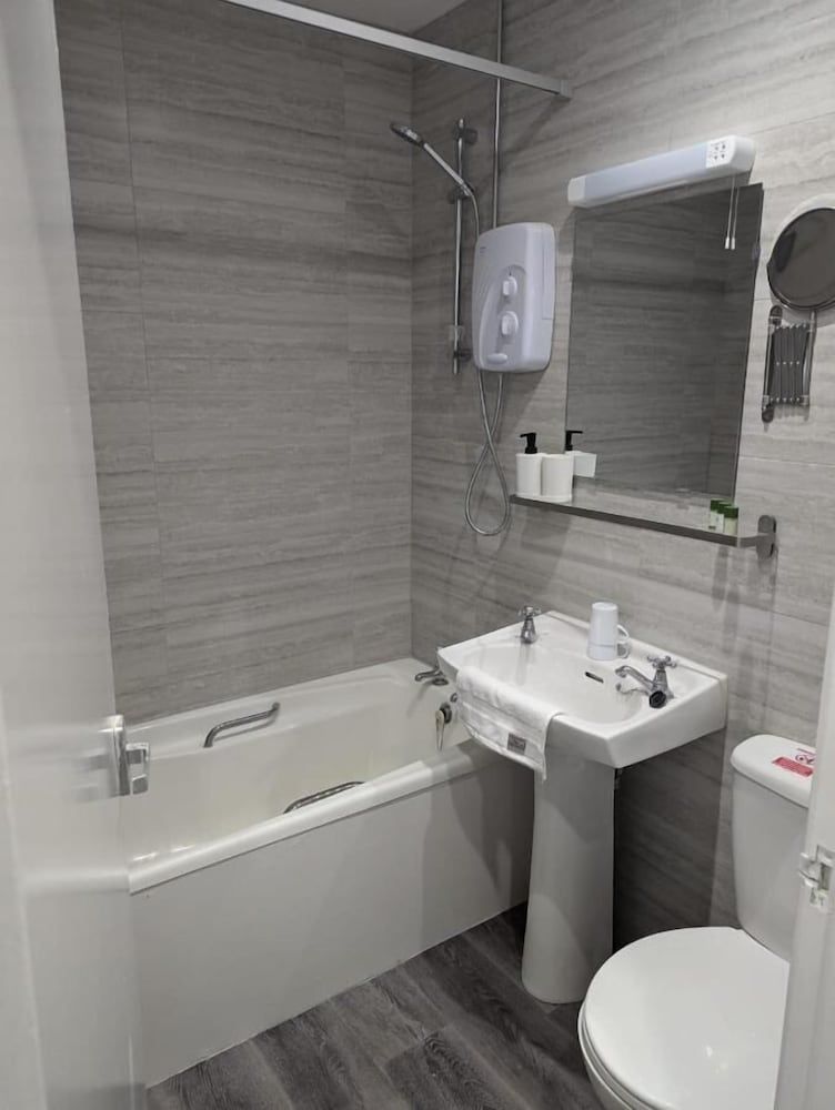 Fieldhead Hotel Deluxe Double Room, Balcony, Sea View 14