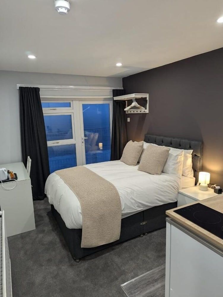 Fieldhead Hotel Deluxe Double Room, Balcony, Sea View 7