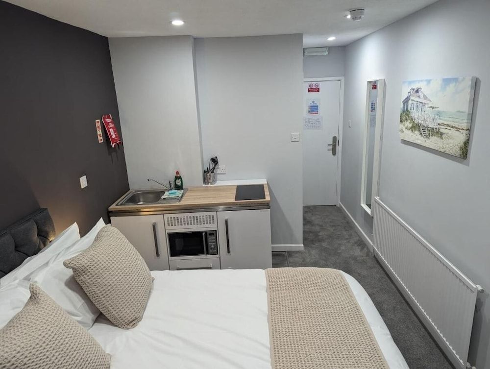 Fieldhead Hotel Deluxe Double Room 6