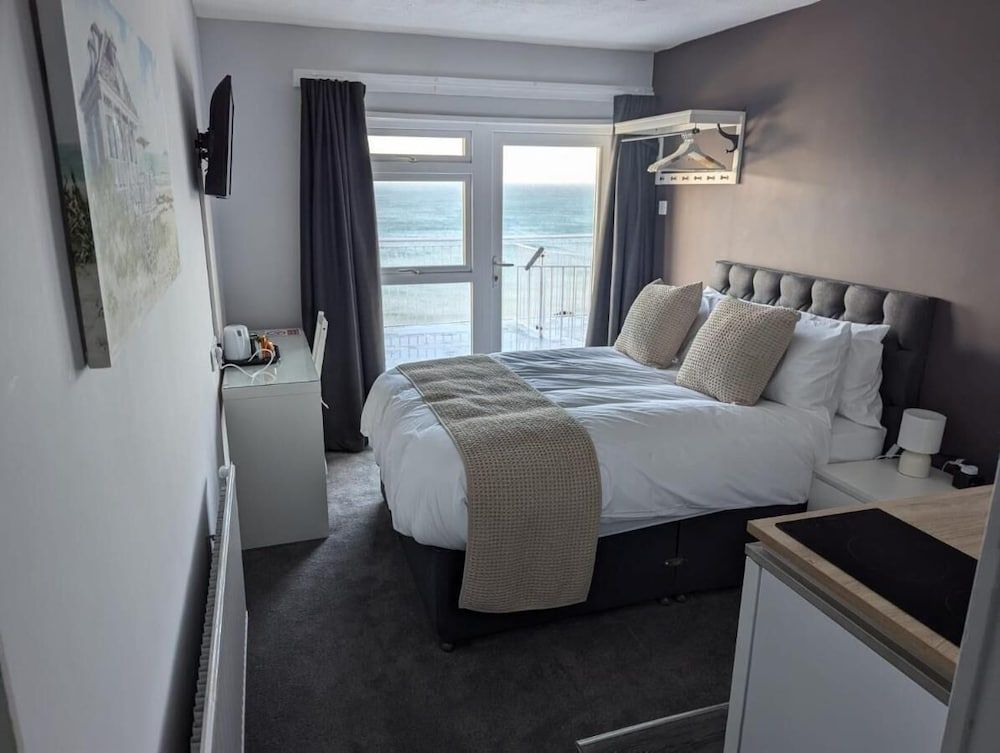 Fieldhead Hotel Deluxe Double Room, Balcony, Sea View 10