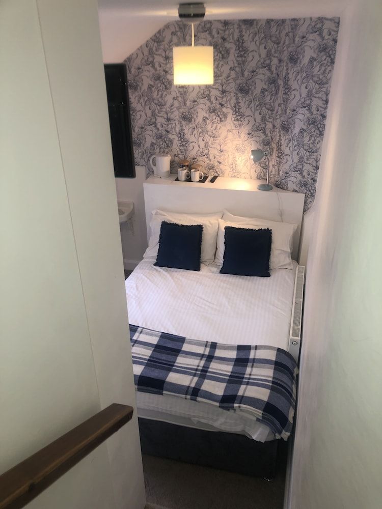 Basic Double Room (Room 9)