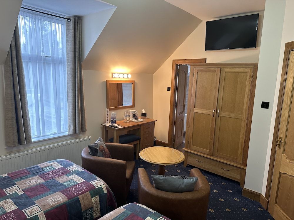 The Glen Hotel Deluxe Double or Twin Room, Ensuite 10