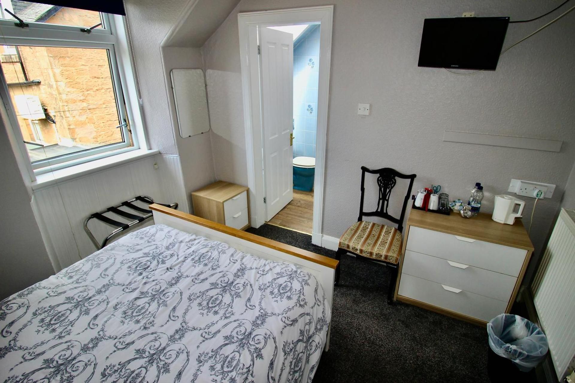 Small Double Room Ensuite