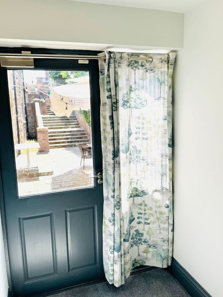 George Wright Boutique Hotel, Bar & Restaurant. Family Room with Terrace 5