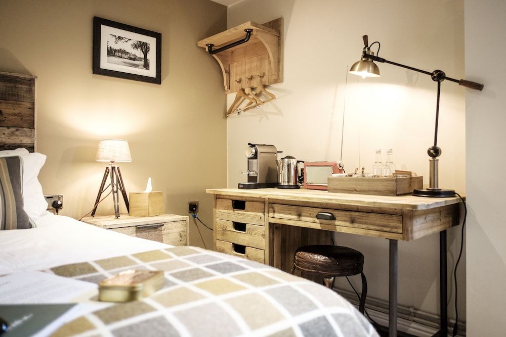 The White Hart Comfy King or Twin Room 9