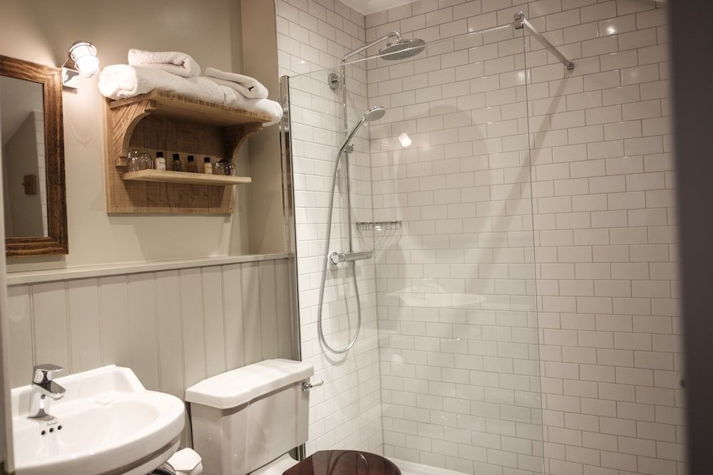 The White Hart Comfy King or Twin Room 6