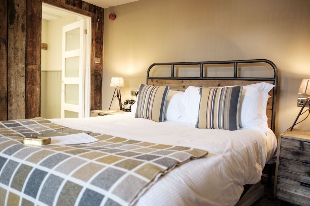 The White Hart Comfy King Room 3