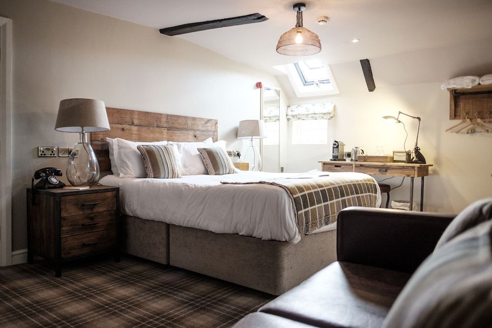 The White Hart Indulgence Room 3