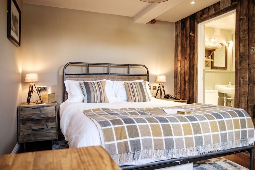 The White Hart Comfy King Room