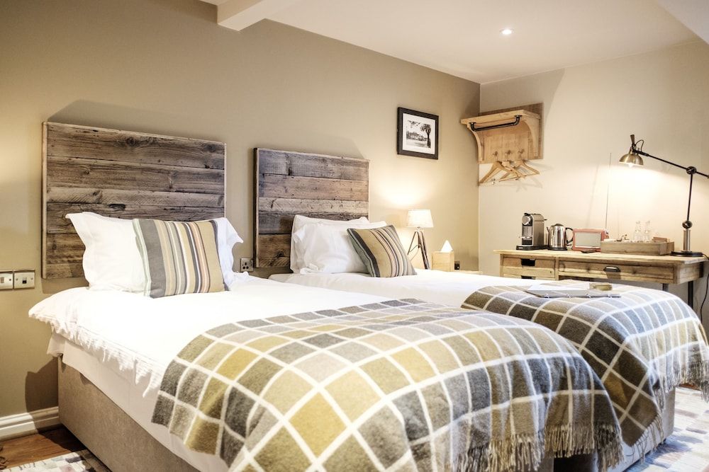 The White Hart Comfy King or Twin Room