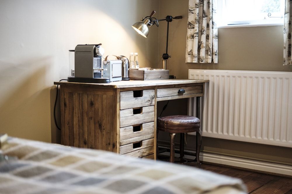 The White Hart Comfy King Room 10