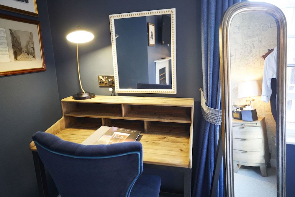 Wykeham Arms Luxury Double Room 17