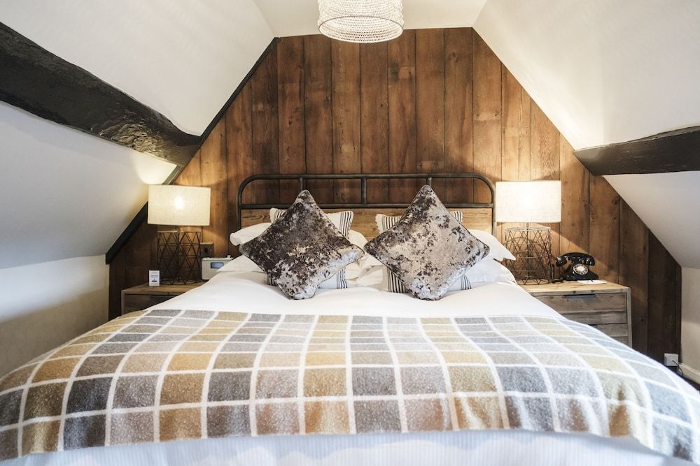 The Hind's Head Superior Double Room 3