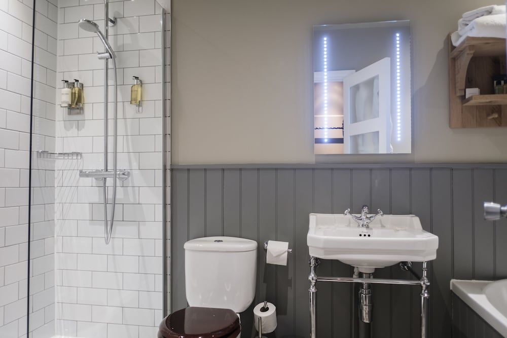 The Hind's Head Superior Double Room 18