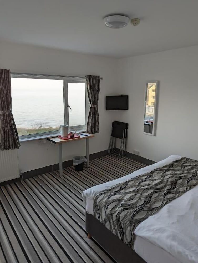 OYO Mayfair Hotel - Isle Of Wight Triple Room, Sea View